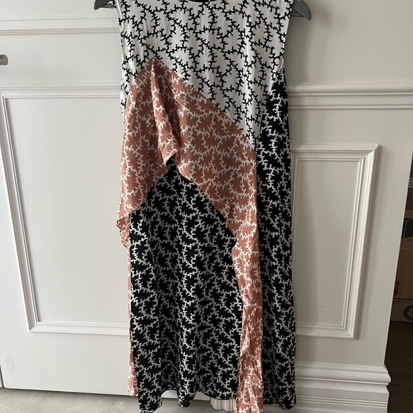 Stunning Diane Von Furstenberg 100% silk ruffle midi dress - Picture 2 of 6